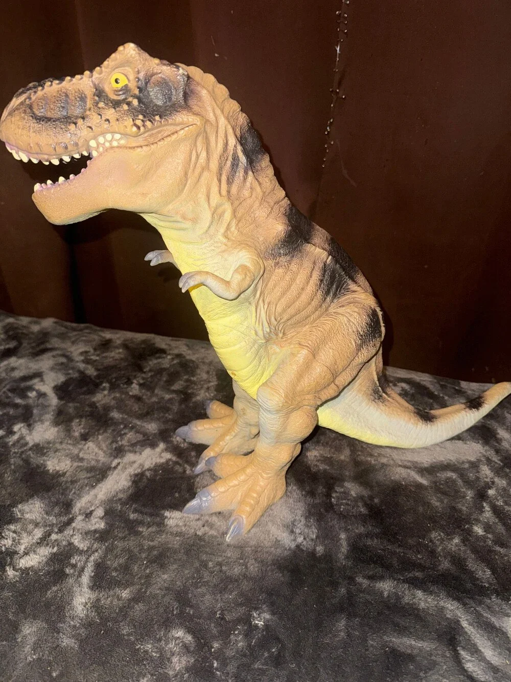 Toys R Us Tyrannosaurus rex Dinosaur Figure 22 Inch Tan Black Yellow